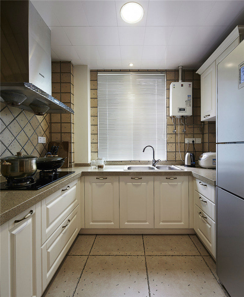 美式 三居 收纳 白领 效果图 实景图 厨房图片来自高度国际装饰宋增会在80平小三房清淡美式风格装修的分享