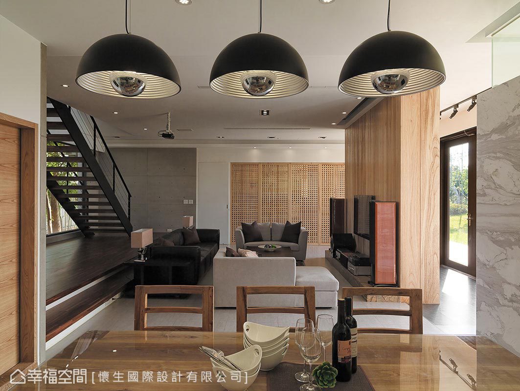 客厅图片来自幸福空间在330平绿光蔓生 景观villa宅的分享