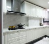 厨房兼具功能，干净整洁，黑与白摸索出经典对白，更具时尚气息。