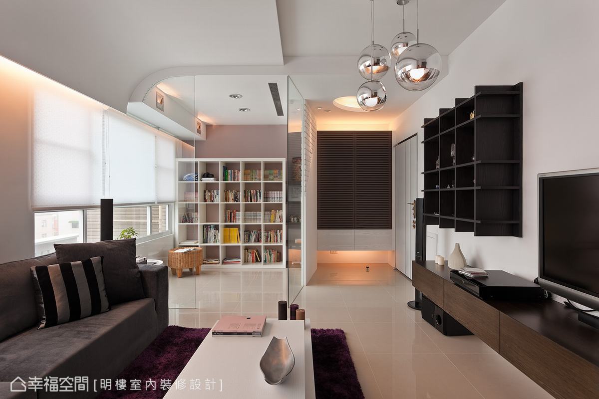 客厅图片来自幸福空间在改变动线 60平单身小宅新格局的分享