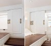 在楼上的空间中，设计师以人体工学理念规划，将化妆台隐藏入柜中，形成柜中柜的隐藏设计。
