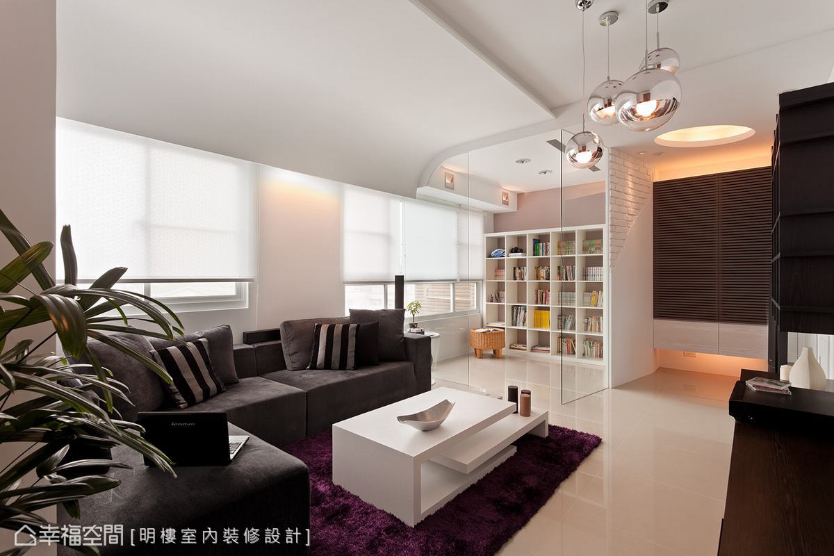 客厅图片来自幸福空间在改变动线 60平单身小宅新格局的分享