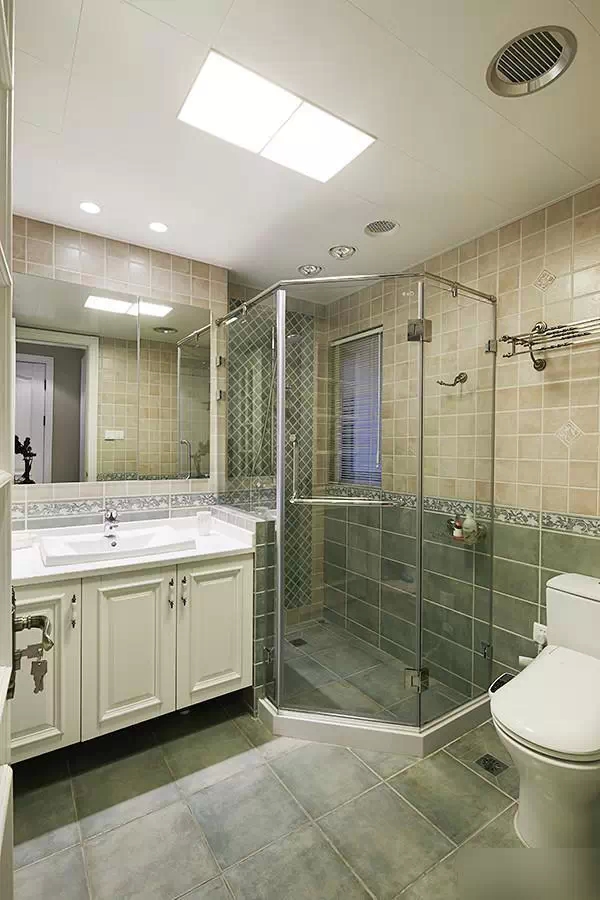 日升装饰 卫生间图片来自装修设计芳芳在137平三室两厅，美美的清爽家的分享