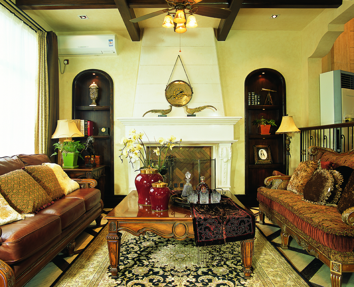 别墅 美式 地中海 客厅图片来自百合居装饰工程有限公司在美式 别墅的分享
