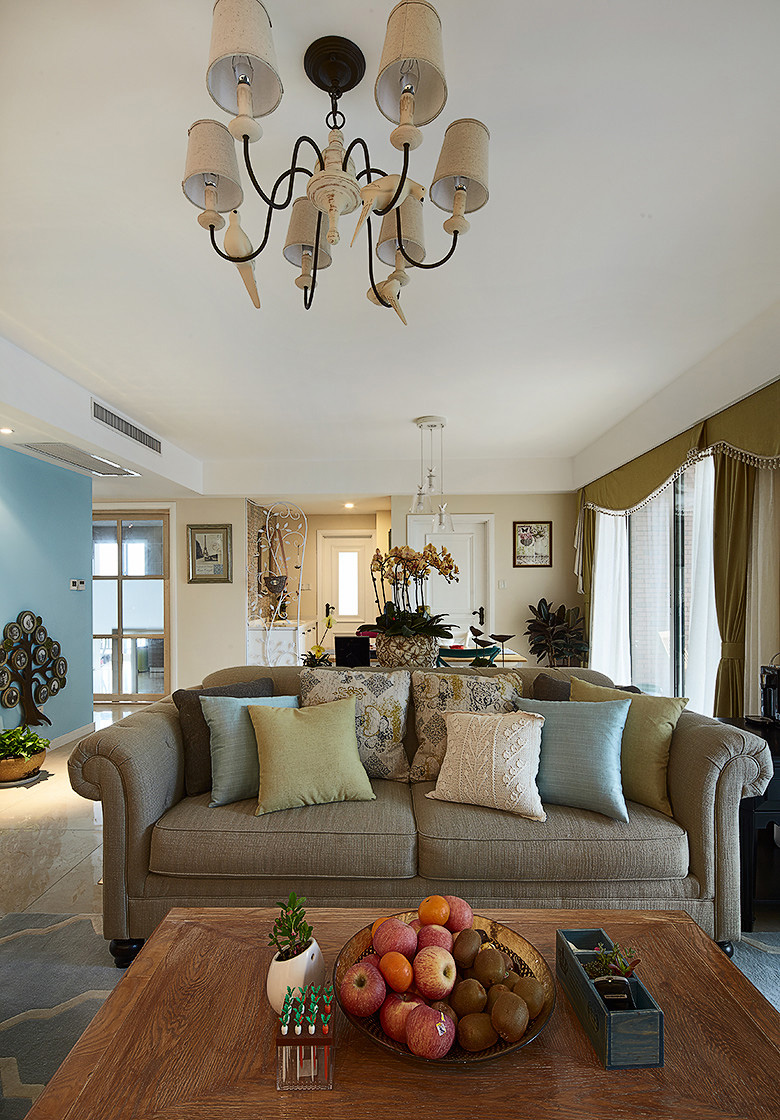 客厅图片来自家装大管家在清爽个性十足 160平美式休闲3居的分享
