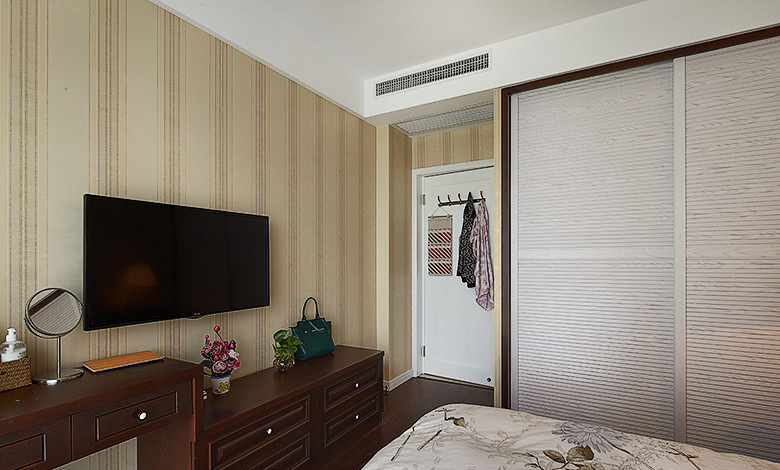 卧室图片来自家装大管家在清爽个性十足 160平美式休闲3居的分享