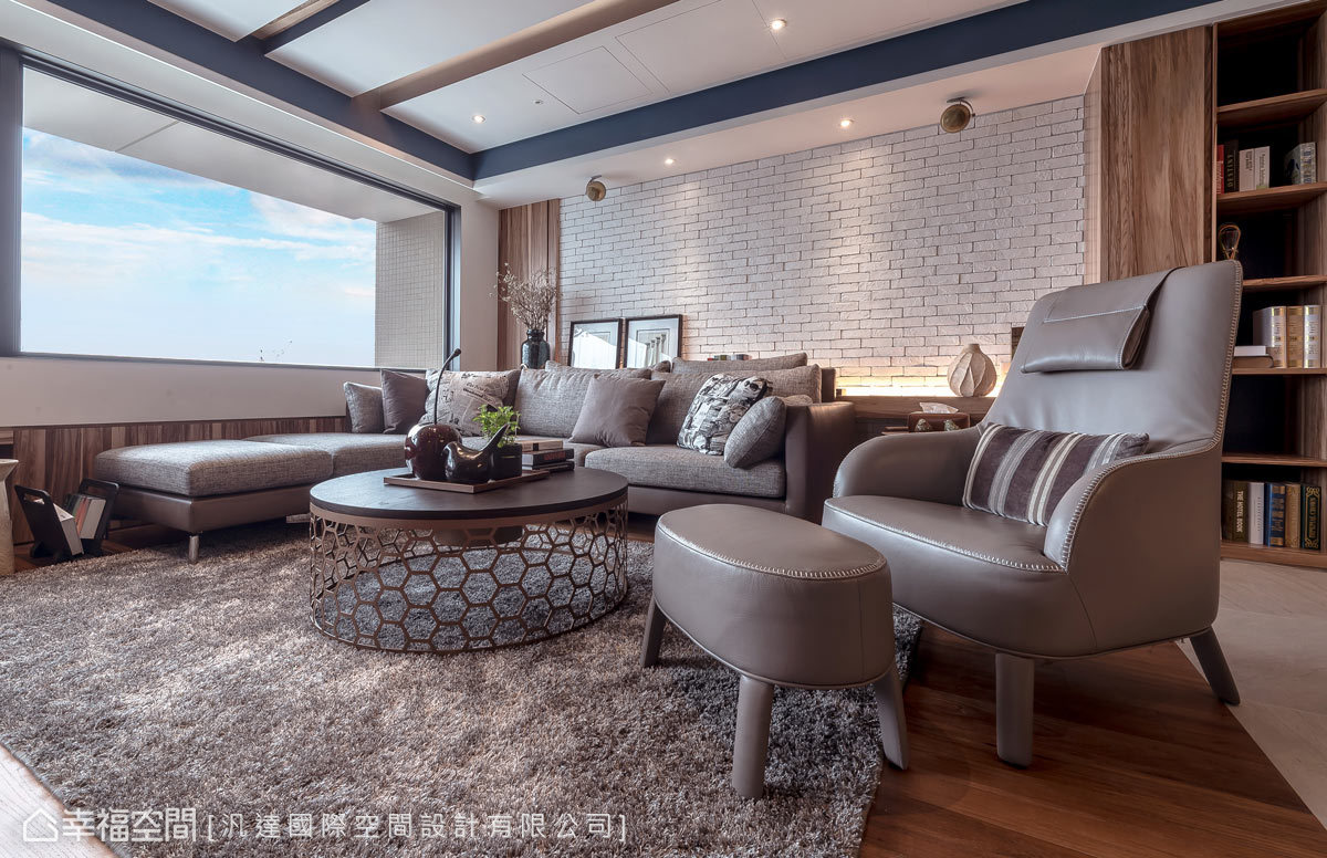 客厅图片来自幸福空间在爱上139平亚得里亚海的优雅风情的分享
