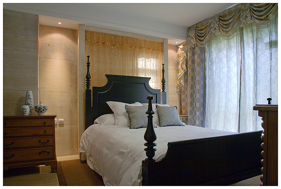 欧式 三居 卧室图片来自百合居装饰工程有限公司在纯欧式的分享