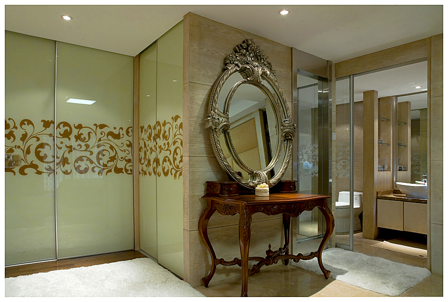 欧式 三居 玄关图片来自百合居装饰工程有限公司在纯欧式的分享