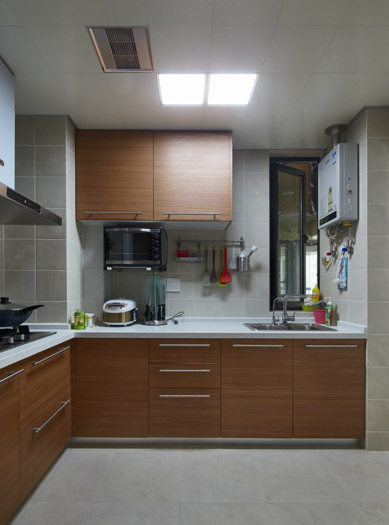 厨房图片来自家装大管家在明亮舒适住宅 92平原木温馨家的分享