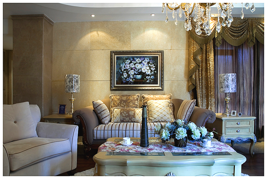 欧式 三居 客厅图片来自百合居装饰工程有限公司在纯欧式的分享