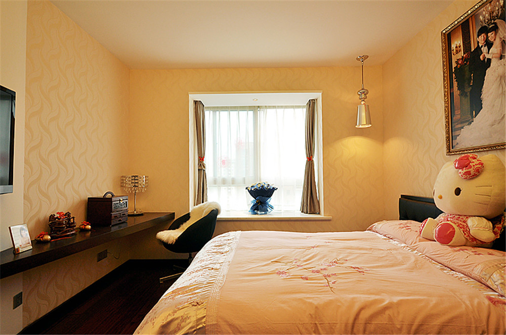 简约 三居 白领 卧室图片来自天津科艺隆装饰在科艺隆-红磡公寓-现代简约-127平的分享