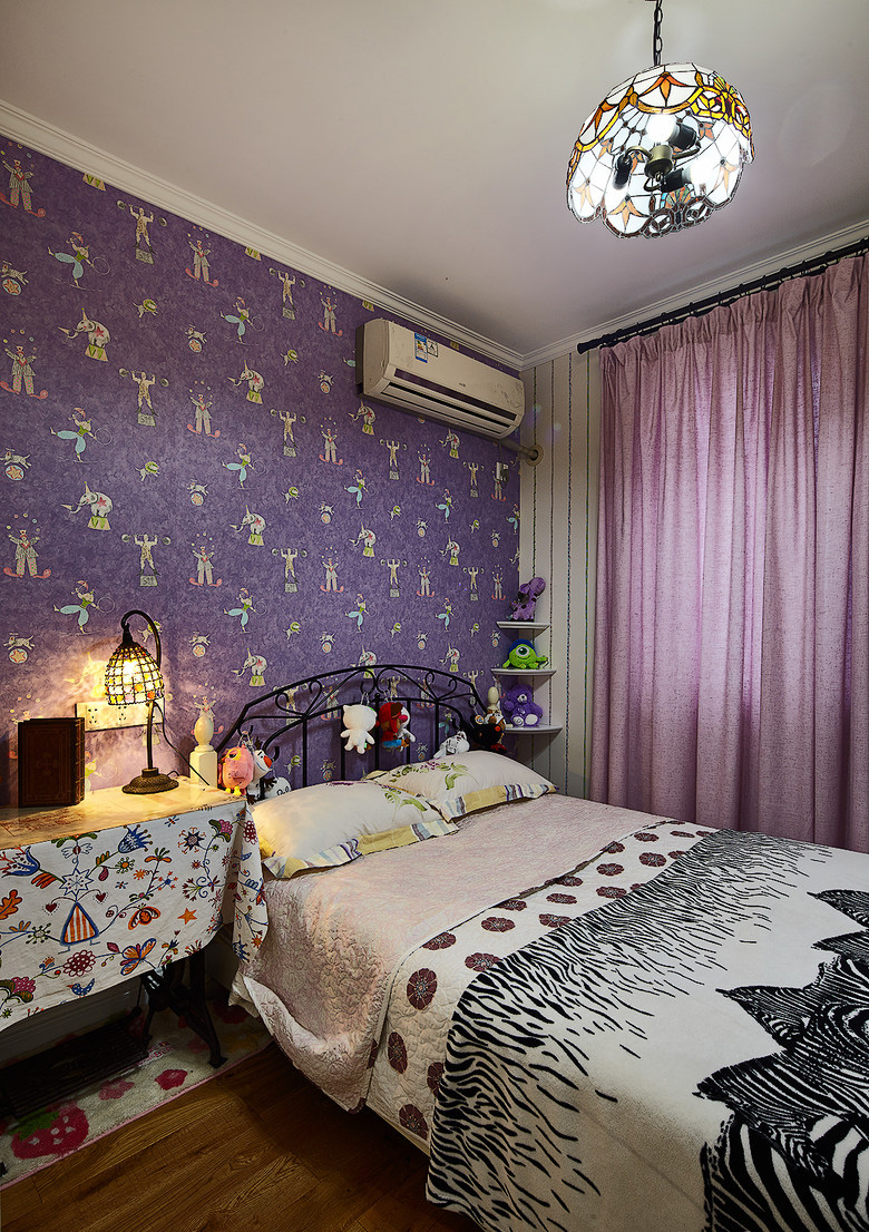 卧室图片来自家装大管家在华丽高雅设计 108平现代美式3居的分享