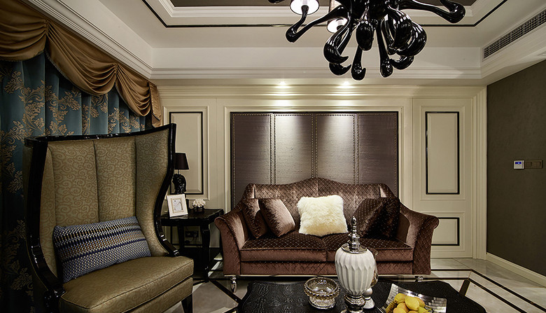 客厅图片来自家装大管家在低调奢华 140平新古典雅致3居的分享