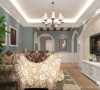 客厅设计：
欧式客厅非常需要用家具和软装饰来营造整体效果。深色的橡木或枫木家具，色彩鲜艳的布艺沙发，都是欧式客厅里的主角
