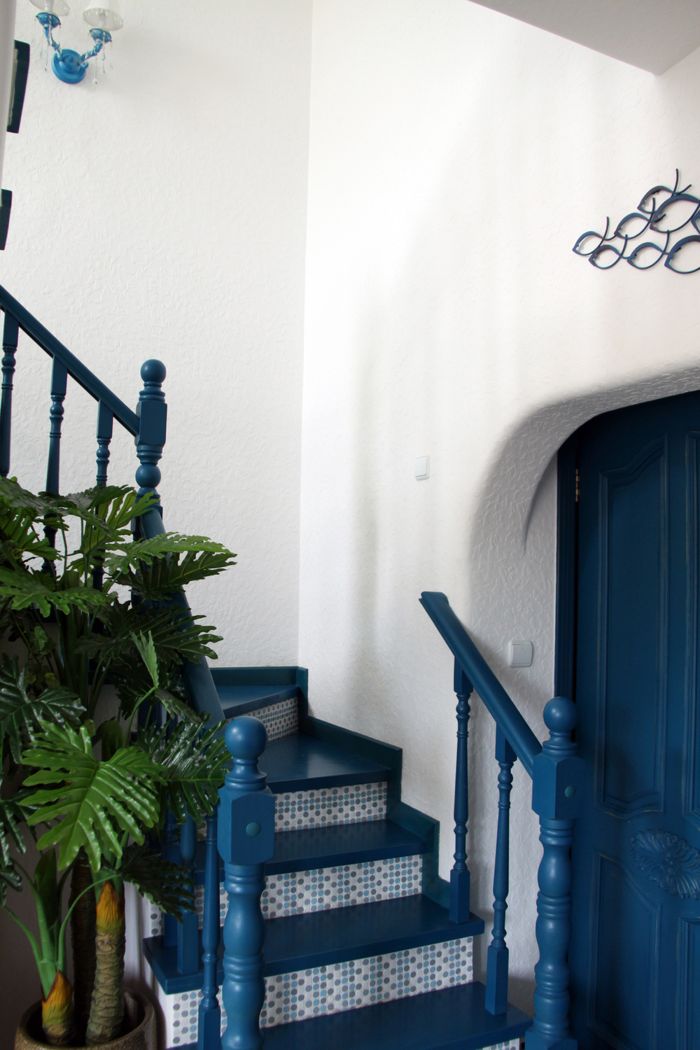 欧式 混搭 三居 简约 楼梯图片来自百合居装饰工程有限公司在欧式 跃层的分享