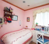 粉色调的儿童房