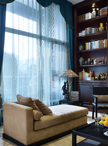 客厅图片来自家装大管家在木润书香 190平东南亚混搭风别墅的分享