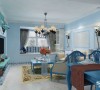 客厅的设计采用独特的手法，地中海的独特造型，蓝色的空间效果，深浅色调的对比让这个空间显得非常的自然，马赛克角线设计，凸显立体感。蓝白融合让这个空间味道十足