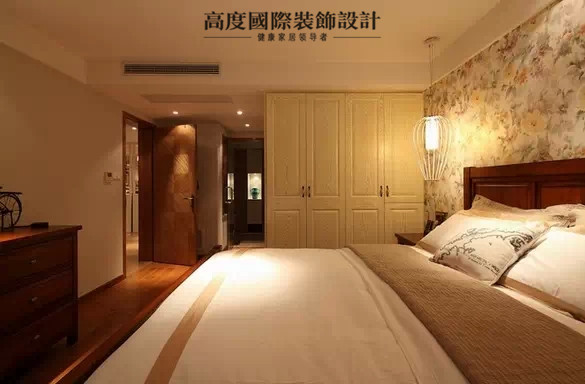 中式 美式 混搭 三居 白领 收纳 旧房改造 80后 小资 卧室图片来自高度国际装饰宋增会在美式和中式碰撞出的精美三居的分享