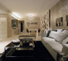 客厅的设计：白色为主色调，搭配灰色的沙发，增添空间的稳重感，黑、白、灰色三色的混合运用使室内充满了色彩间相互融合的撞击
