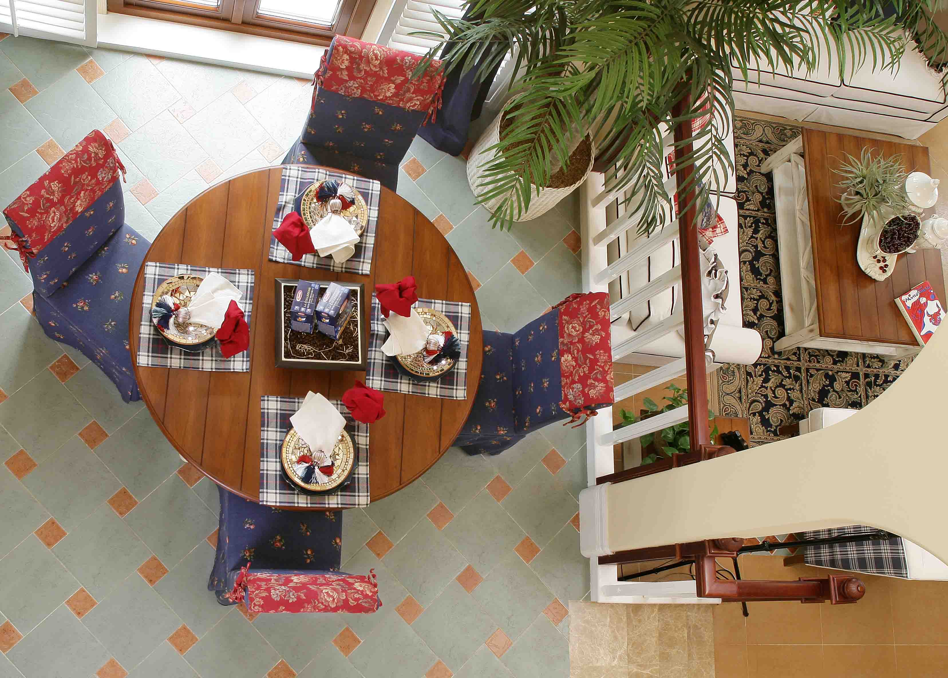 别墅 80后 小资 旧房改造 餐厅图片来自天津尚层装修韩政在富力津门湖地中海风格的分享
