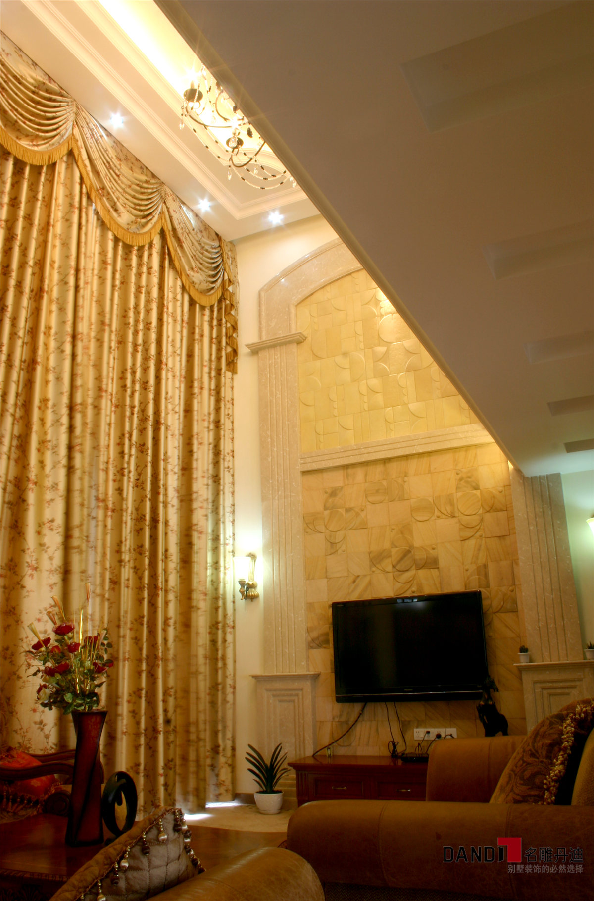 简欧 复式 优雅与舒适 客厅图片来自名雕丹迪在景湖春晓的分享
