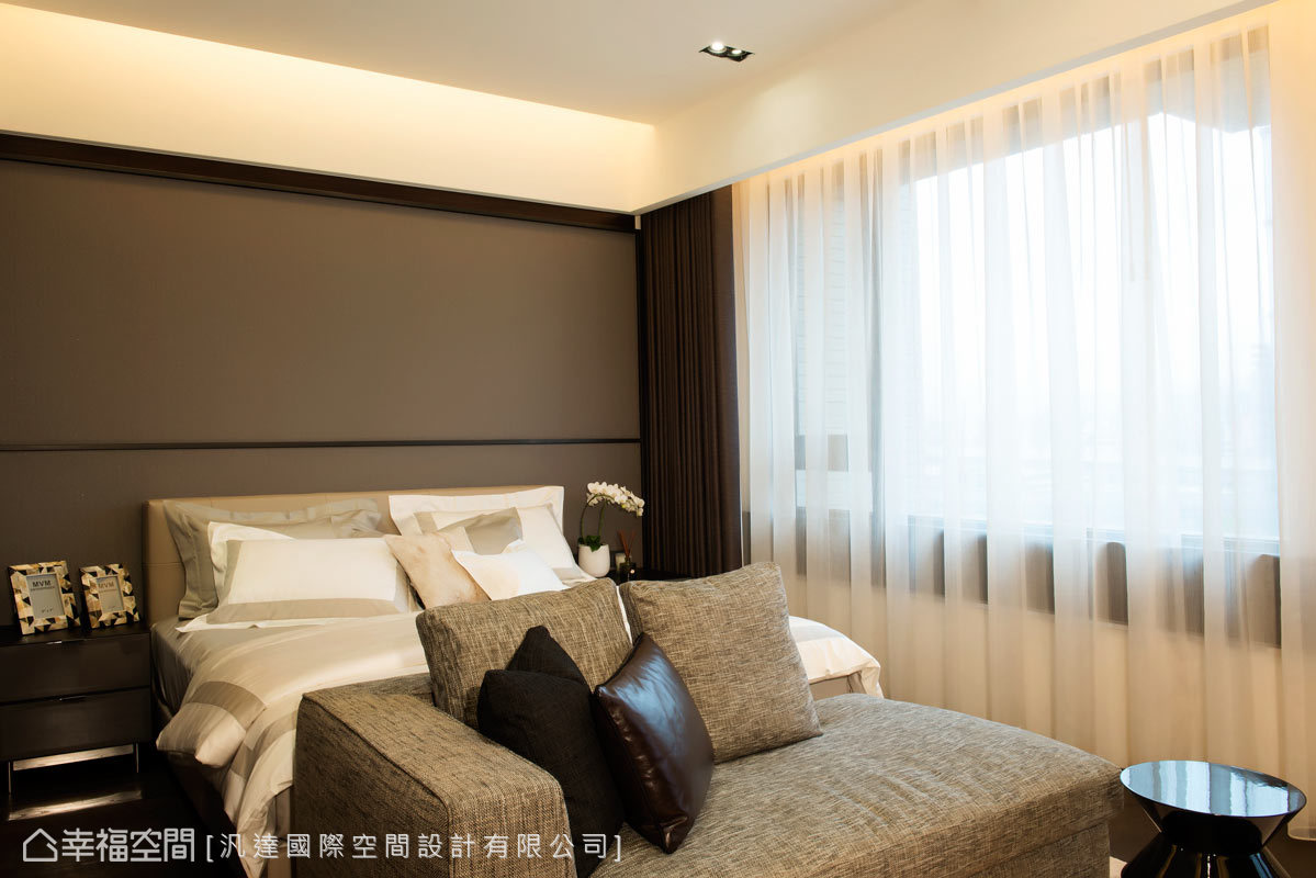 卧室图片来自幸福空间在215平勾勒现代时尚 承揽家的美好的分享