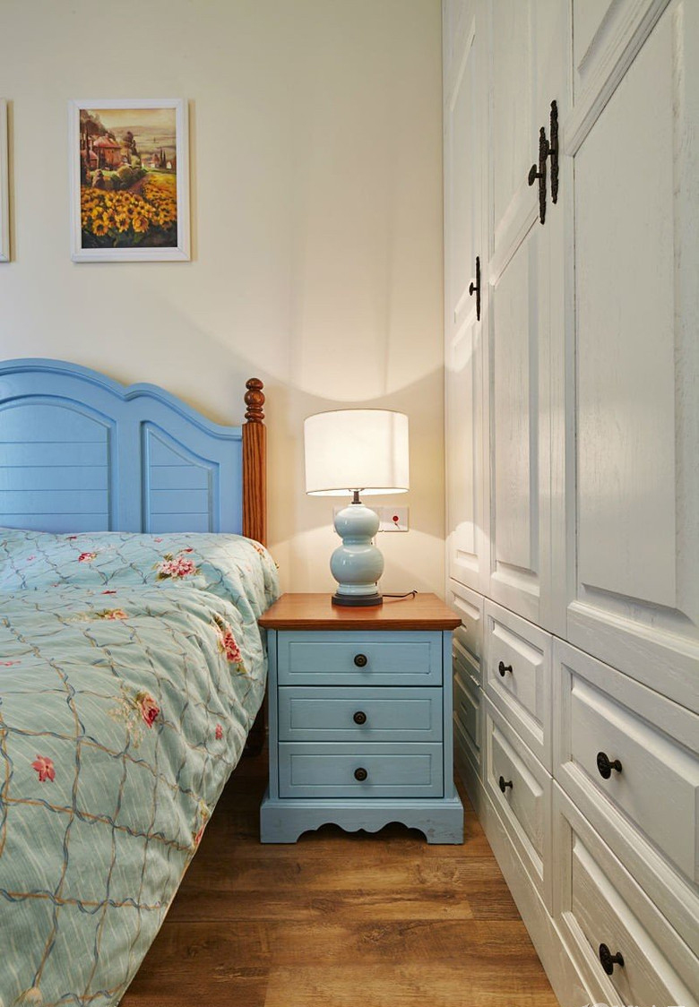 卧室图片来自家装大管家在家的简约哲学 64平现代美式婚房的分享