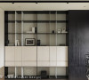搭配黑白色为造型，木作的柜体融合铁板材质，呈现出细腻线条的比例美感，也兼具收纳机能。