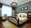 卧室墙面运用藏蓝色乳胶漆与深色床品搭配体现了空间立体感。