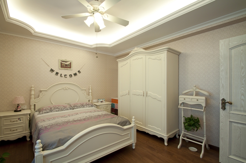 简约 三居 卧室图片来自武汉嘉年华装饰在金地艺境二期125平的分享