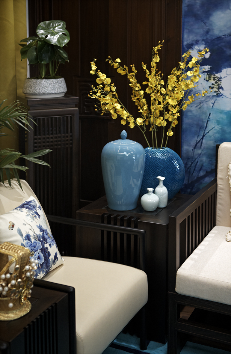 二居 中式 客厅图片来自百合居装饰工程有限公司在中式风格 大气的分享