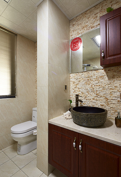 卫生间图片来自家装大管家在最爱美式风格 120平悠闲典雅3居的分享