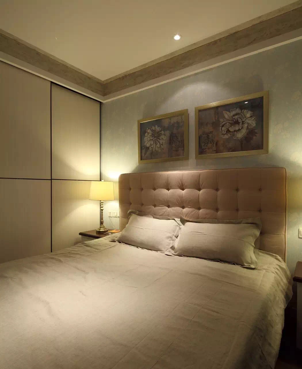 简约美式 三居 装修 样板间 卧室图片来自实创装饰上海公司在简约美式 犹如初见 怦然心动的分享