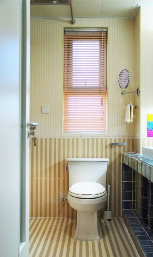 混搭 二居 卫生间图片来自赵修杰在67平米小两居室.混搭风格的分享