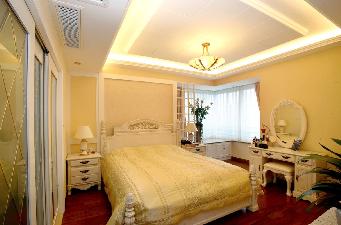 欧式 旧房改造 三居 卧室图片来自赵修杰在体现着家的温馨、精致。的分享
