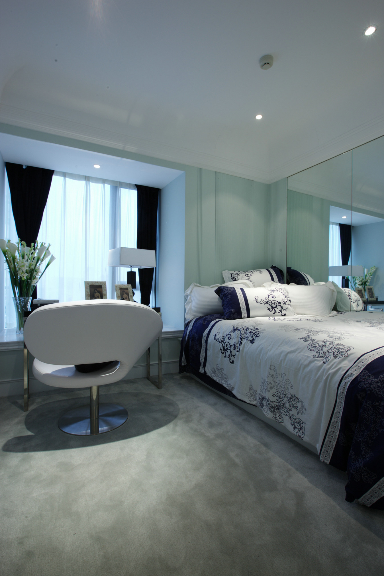 日升装饰 卧室图片来自装修设计芳芳在152平现代四居的分享