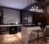 厨房设计：
厨房采用灰色仿石材的切割砖，在地柜与地柜之间用菱形转斜铺增加空间灵活性