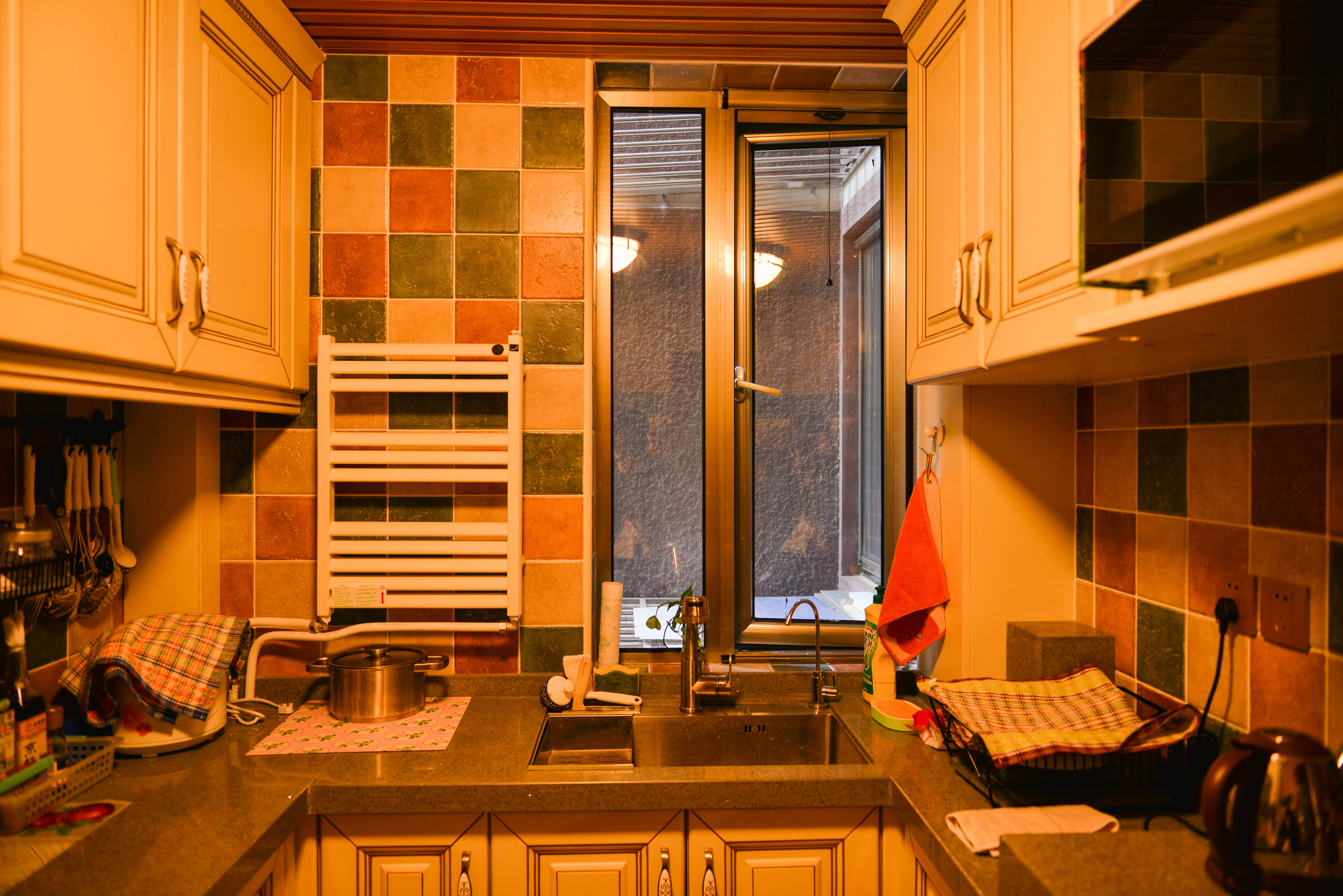 三居现代美式旧房改造厨房装修效果图片
