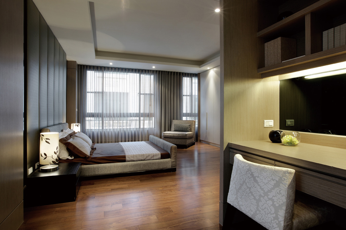 卧室图片来自朗润装饰工程有限公司在世茂玉锦湾  223㎡现代风格的分享