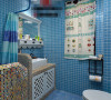 卫生间贴满蓝色的马赛克砖，在这里面有一种在大海里畅游的感觉。空间太小，没能放下浴缸，淋浴是黑色的复古风格，跟蓝色的前面形成鲜明的对比。