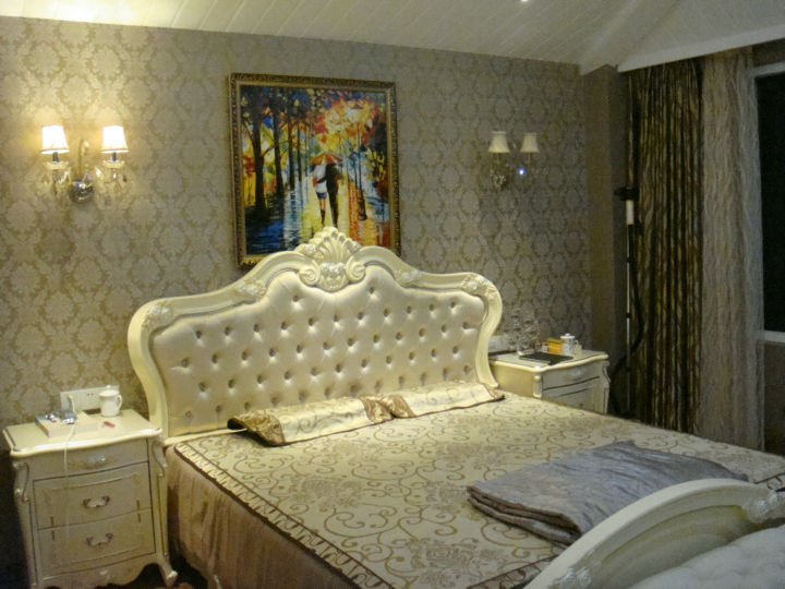 卧室图片来自cdxblzs在龙城国际 180平米 新古典 五室的分享