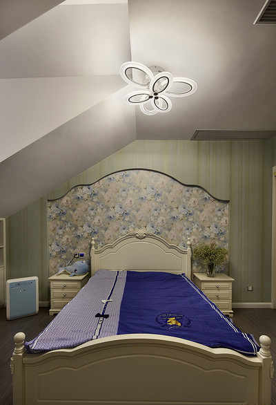 卧室图片来自家装大管家在时光清浅 180平现代简约风别墅的分享