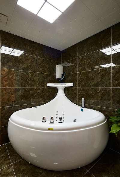 卫生间图片来自家装大管家在时光清浅 180平现代简约风别墅的分享