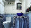 卫生间的洗手台是用砖砌的，这样省下了购买浴室柜的钱，也彰显了简单。