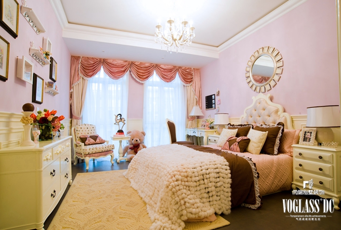欧式 别墅 简约 卧室图片来自别墅装修尚层装饰王丽在简欧别墅配饰设计的分享