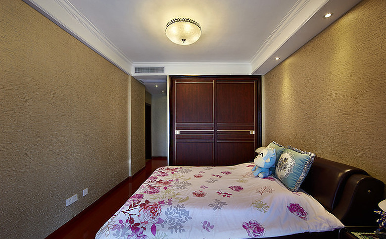 卧室图片来自家装大管家在幸福港湾 138平简约美式3居室的分享