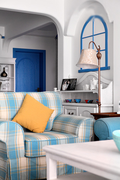 三居 客厅图片来自四川岚庭装饰工程有限公司在100平地中海风格实景蓝色格调的分享