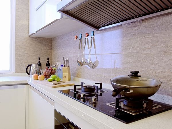 三居 简约 厨房图片来自四川岚庭装饰工程有限公司在95平现代简约三居的分享